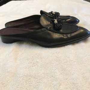 Tod’s Black Leather Mules